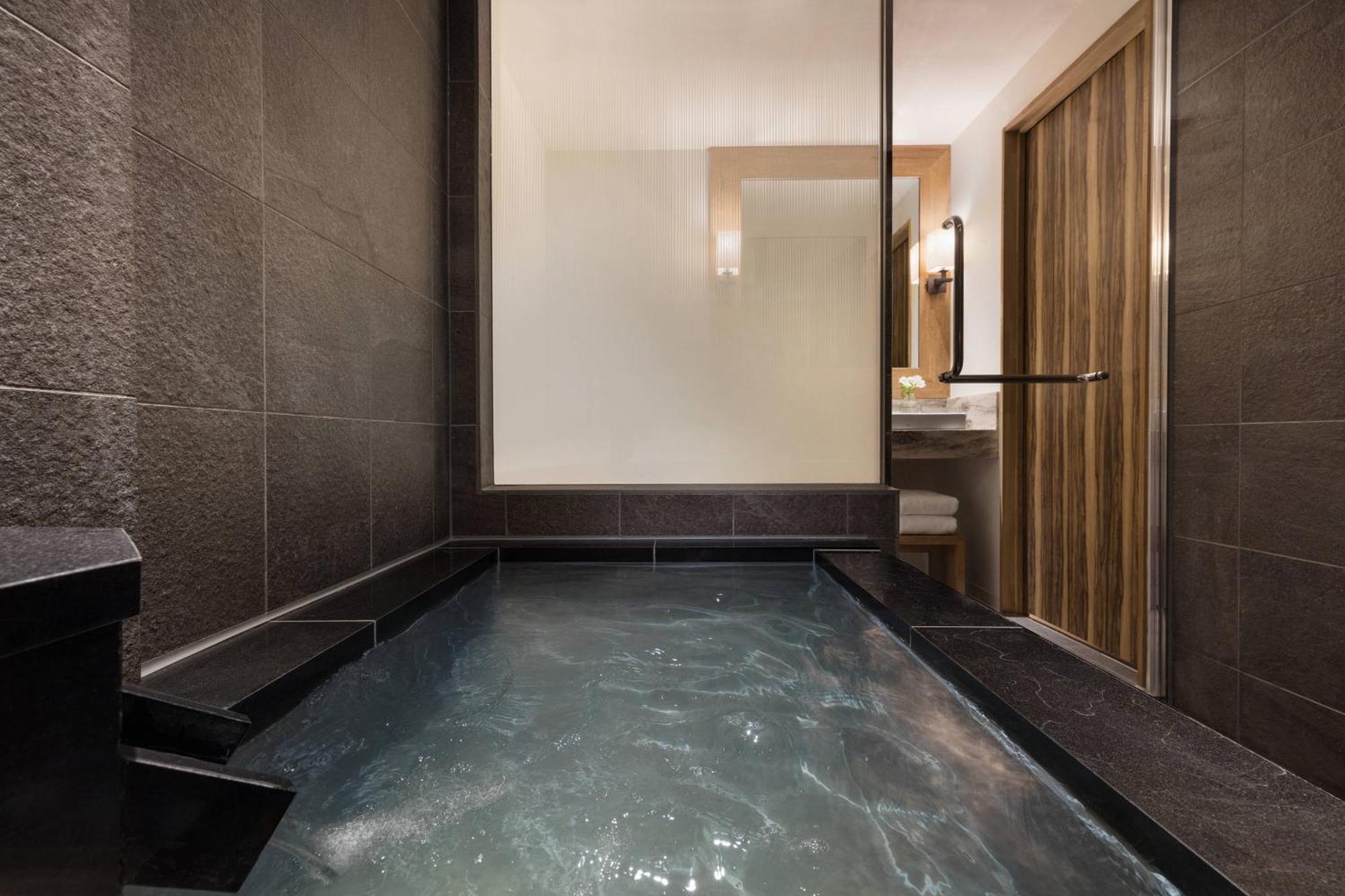 מלון Courtyard By Marriott האקובה מראה חיצוני תמונה